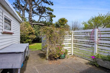 Photo of property in 4 Buchanan Place, Hawera, 4610