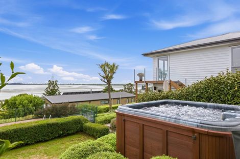 Photo of property in 20 Maffeys Road, Mount Pleasant, Christchurch, 8081