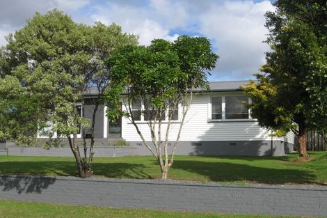 Photo of property in 8 Murray Road, Te Atatu Peninsula, Auckland, 0610