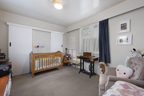 Photo of property in 43 August Street, Stokes Valley, Lower Hutt, 5019