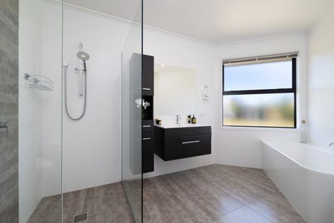 Photo of property in 6 Westmere Drive, Tasman, Upper Moutere, 7173