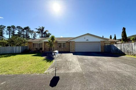 Photo of property in 17 Parkcrest Drive, Henderson, Auckland, 0612