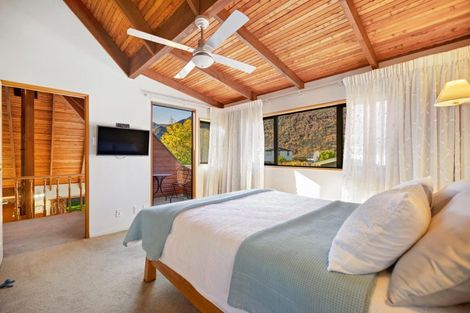 Photo of property in 18 Inverness Crescent, Arrowtown, 9302