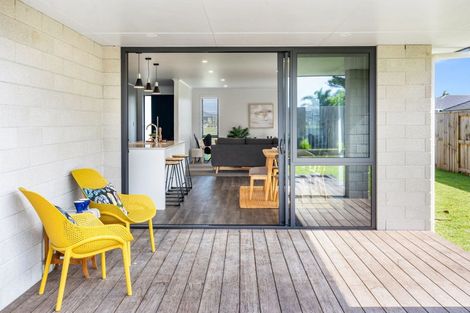 Photo of property in 63 Kaurinui Crescent, One Tree Point, 0118