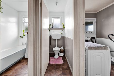 Photo of property in 55 Collingwood Street, Eltham, 4322