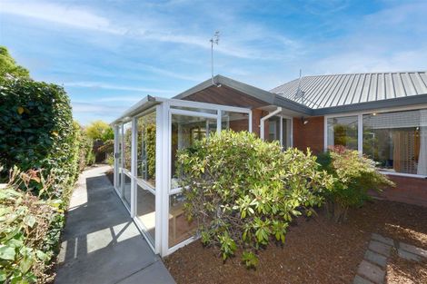 Photo of property in 1/64 Apsley Drive, Avonhead, Christchurch, 8042