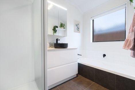 Photo of property in 18 Rosella Drive, Welcome Bay, Tauranga, 3112