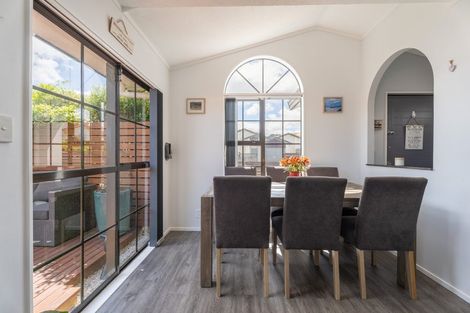 Photo of property in 15 Kentwood Drive, Woodridge, Wellington, 6037