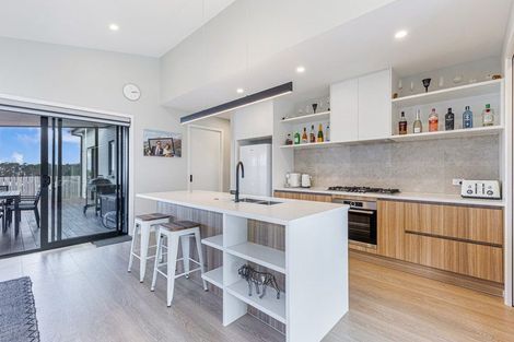 Photo of property in 74 Vinistra Road, Huapai, Kumeu, 0810