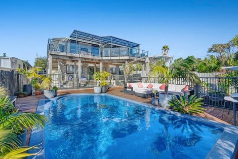 Photo of property in 1418 Whangaparaoa Road, Army Bay, Whangaparaoa, 0930