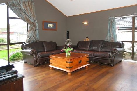 Photo of property in 32 Burbank Crescent, Churton Park, Wellington, 6037