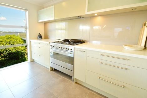 Photo of property in 114a Tiroroa Avenue, Te Atatu South, Auckland, 0610