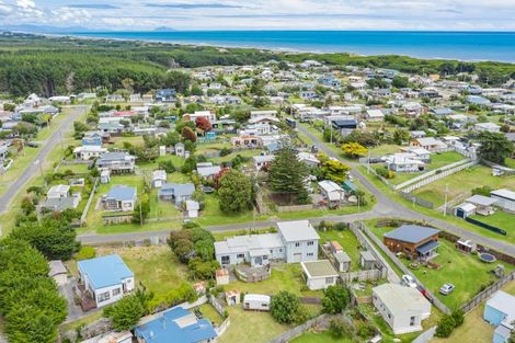 Photo of property in 5 Ngatiawa Street, Himatangi Beach, Foxton, 4891