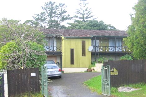 Photo of property in 64 Reynella Drive, Massey, Auckland, 0614