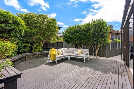 Photo of property in 1/131 Botany Road, Botany Downs, Auckland, 2010