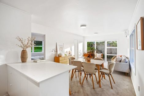 Photo of property in 28b Kathleen Street, Totara Vale, Auckland, 0627