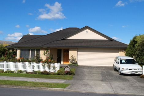 Photo of property in 64 West Fairway, Golflands, Auckland, 2013