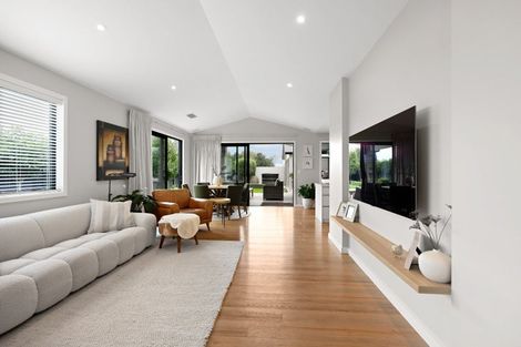 Photo of property in 92 Hugo Shaw Drive, Cambridge, 3434