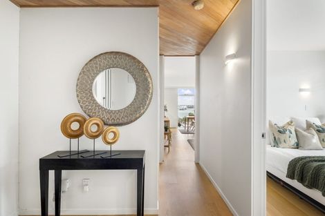 Photo of property in 3/25 Stanley Point Road, Stanley Point, Auckland, 0624