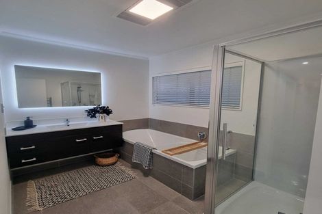 Photo of property in 70 Bay Vista Drive, Red Beach, 0932