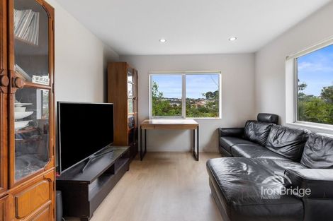 Photo of property in 12 Sohlue Place, Oteha, Auckland, 0632
