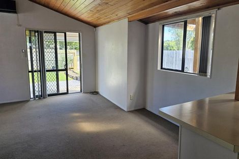 Photo of property in 372 Swanson Road, Ranui, Auckland, 0612