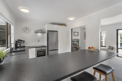 Photo of property in 50 Winara Avenue, Waikanae, 5036