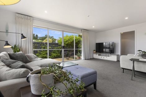 Photo of property in 21 York Crescent, Westown, New Plymouth, 4310