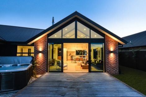 Photo of property in 14 Kentwood Place, Flagstaff, Hamilton, 3210