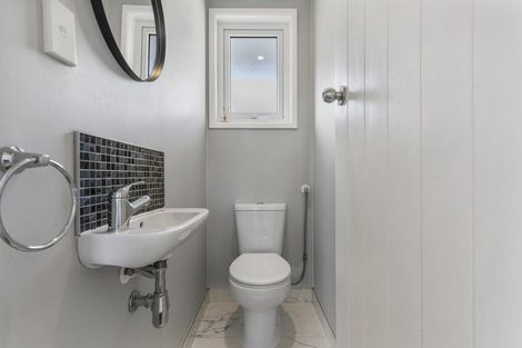 Photo of property in 1/51 Larne Avenue, Pakuranga Heights, Auckland, 2010