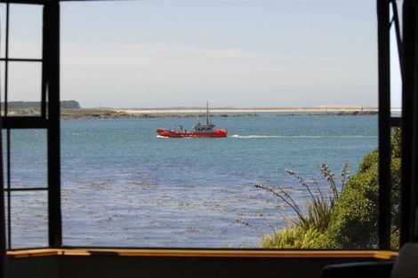 Photo of property in 100 Marine Parade, Bluff, 9814