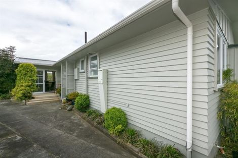 Photo of property in 42 Cumberland Street, Merrilands, New Plymouth, 4312