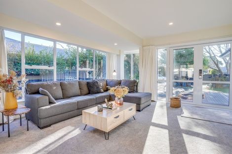 Photo of property in 5 Burnside Crescent, Burnside, Christchurch, 8053