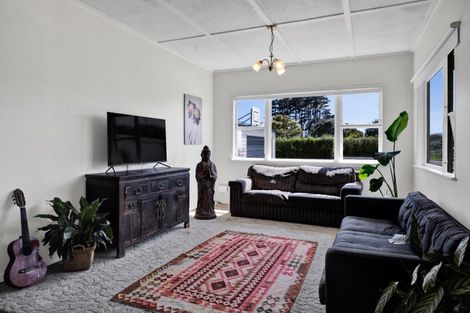 Photo of property in 18 Cumming Street, Okato, 4335