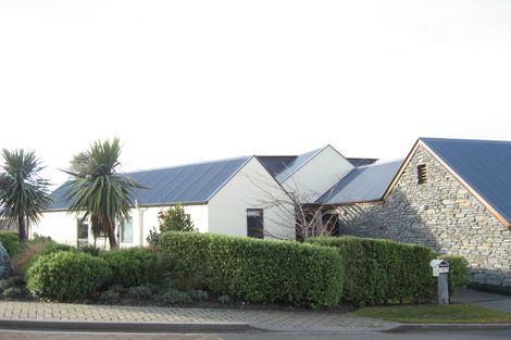 Photo of property in 1 Whitbourn Place, Fernhill, Queenstown, 9300