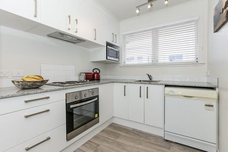 Photo of property in 4/104 Titirangi Road, New Lynn, Auckland, 0600