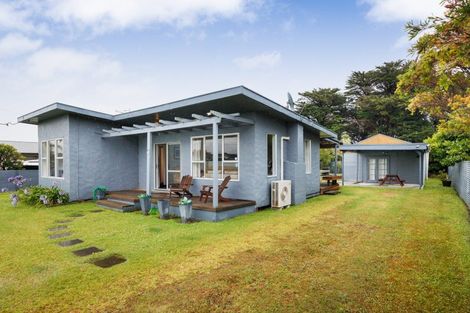 Photo of property in 62 Nash Parade, Foxton Beach, Foxton, 4815