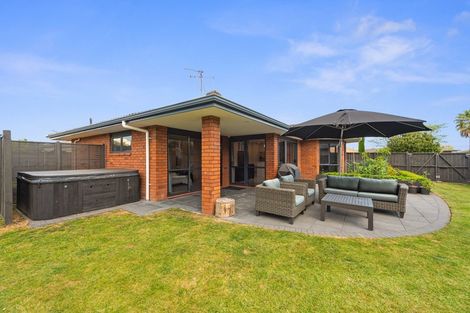 Photo of property in 8 Waiwherowhero Drive, St Andrews, Hamilton, 3200