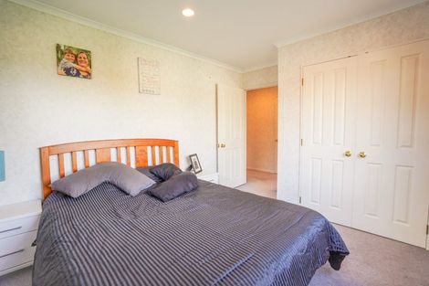 Photo of property in 25 Rosebank Avenue, Kelvin Grove, Palmerston North, 4414