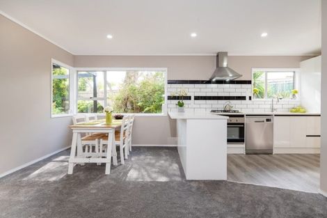 Photo of property in 2/34 Candia Road, Swanson, Auckland, 0614