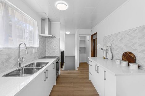 Photo of property in 104 Parrs Cross Road, Sunnyvale, Auckland, 0612