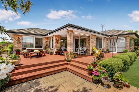 Photo of property in 14 Stranraer Crescent, Wattle Downs, Auckland, 2103