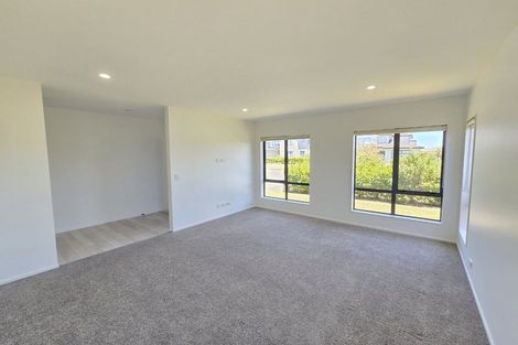 Photo of property in 11 Kuhanui Drive, Karaka, Papakura, 2113