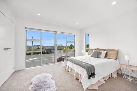 Photo of property in 298a Sunset Road, Windsor Park, Auckland, 0632
