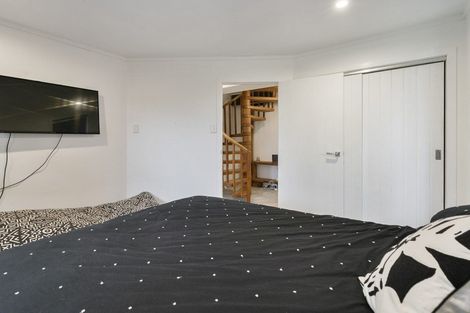 Photo of property in 12 Fairfax Terrace, Frankleigh Park, New Plymouth, 4310