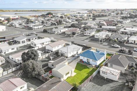 Photo of property in 28 Raupo Street, Castlecliff, Whanganui, 4501