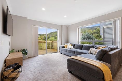 Photo of property in 82a Kirton Drive, Riverstone Terraces, Upper Hutt, 5018