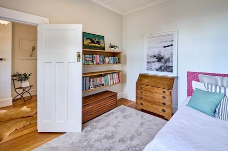 Photo of property in 18 Harbour View Road, Northland, Wellington, 6012