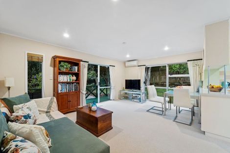 Photo of property in 2/3 Forsythe Place, Massey, Auckland, 0614