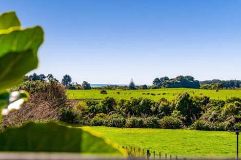 Photo of property in 4 Vardon Way, Waiwhakaiho, New Plymouth, 4312